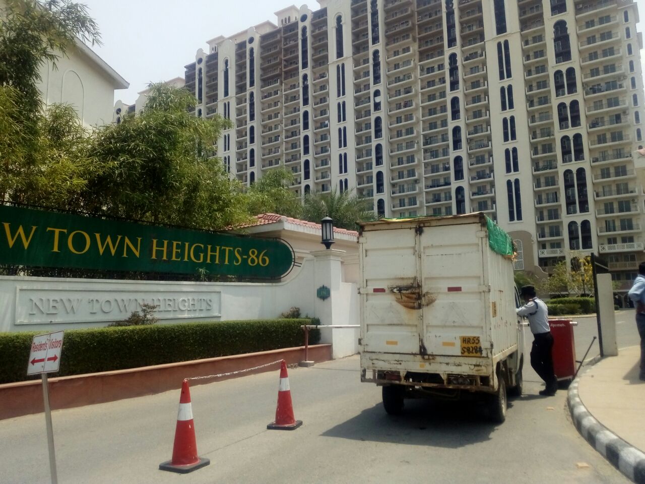 DLF New Town Heights